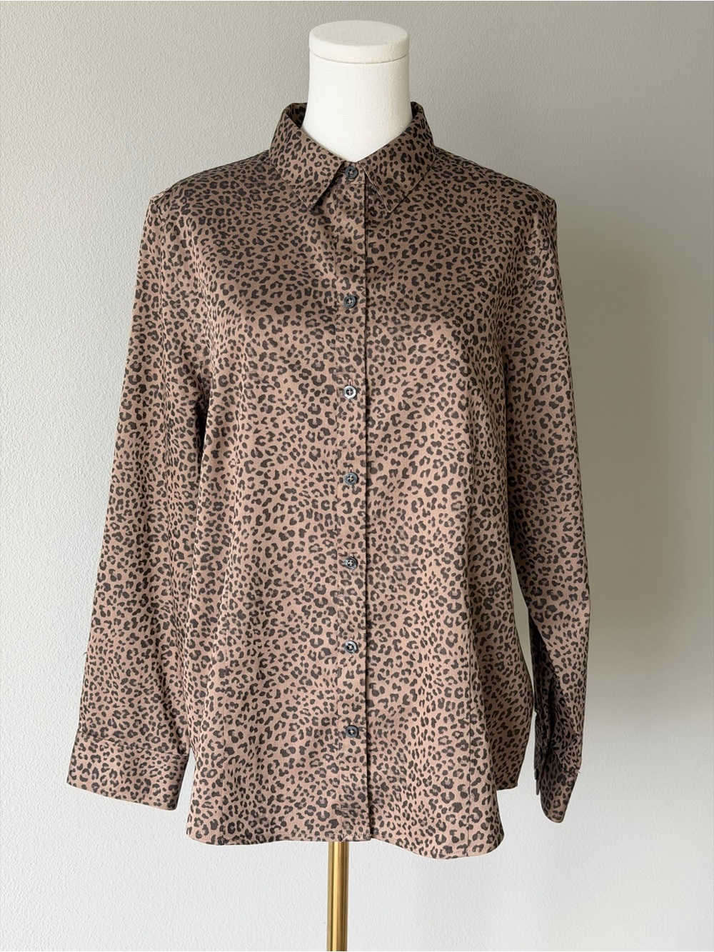 Chico’s No Iron Leopard Animal Print Button Down Blouse Chic Shirt - 2